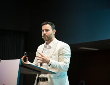Dr. Carlos Cabrera, oncólogo