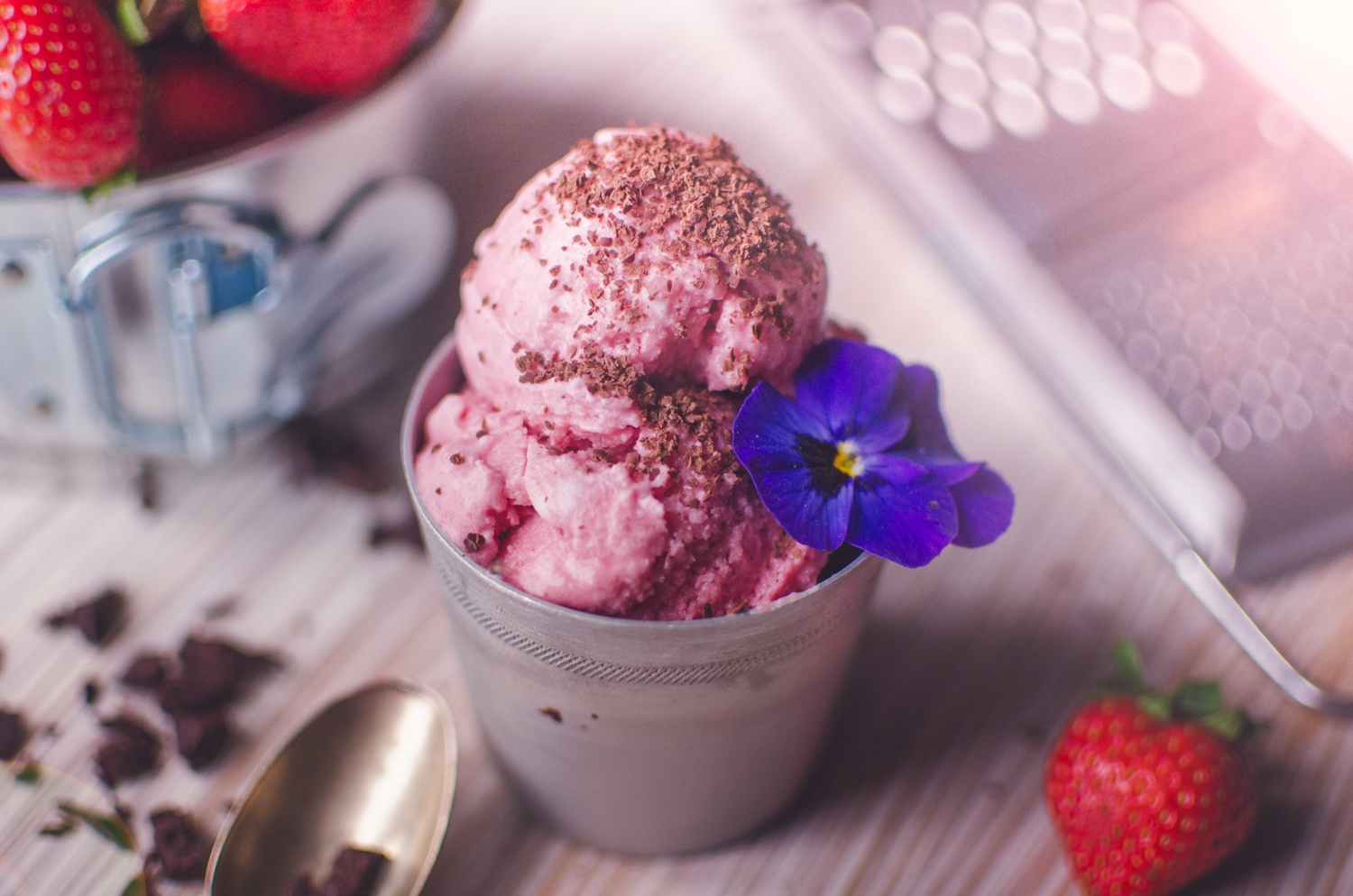 Helado de fresones y leche de coco